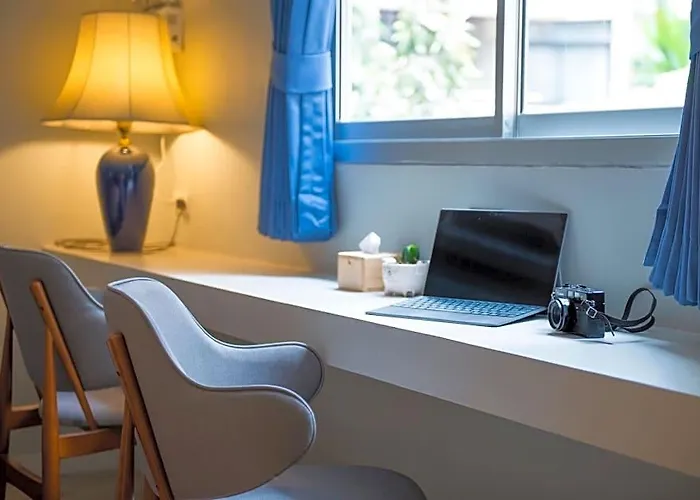 キンノン デラックス コワーキング カフェ ホステル *
