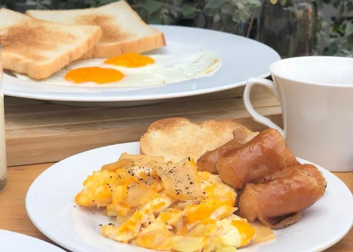 Kinnon Deluxe Coworking Cafe Bangkok